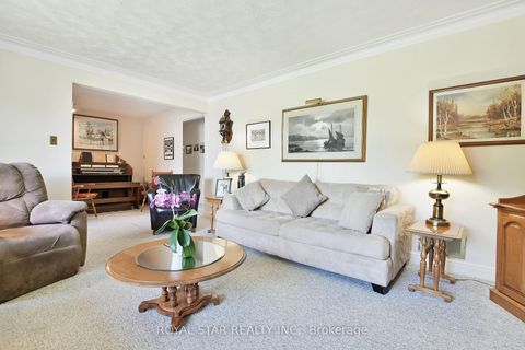 Photo 6 at 84 St Claire Avenue, Nepean (Meadowlands/St. Claire Gardens), Ottawa