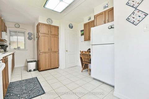 Photo 8 at 84 St Claire Avenue, Nepean (Meadowlands/St. Claire Gardens), Ottawa