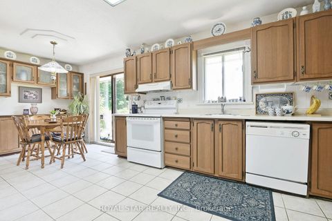 Photo 9 at 84 St Claire Avenue, Nepean (Meadowlands/St. Claire Gardens), Ottawa