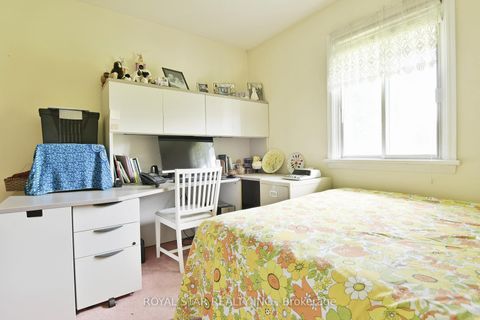 Photo 12 at 84 St Claire Avenue, Nepean (Meadowlands/St. Claire Gardens), Ottawa