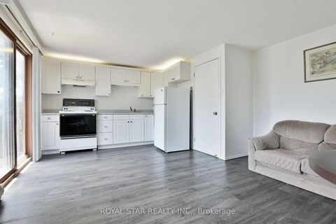 Photo 17 at 84 St Claire Avenue, Nepean (Meadowlands/St. Claire Gardens), Ottawa