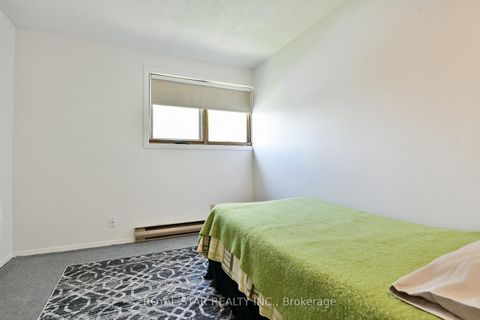 Photo 18 at 84 St Claire Avenue, Nepean (Meadowlands/St. Claire Gardens), Ottawa