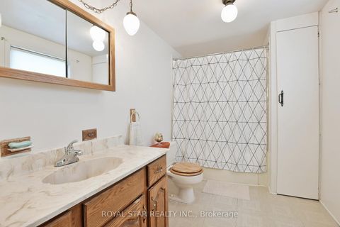 Photo 19 at 84 St Claire Avenue, Nepean (Meadowlands/St. Claire Gardens), Ottawa