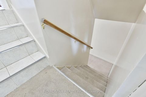 Photo 20 at 84 St Claire Avenue, Nepean (Meadowlands/St. Claire Gardens), Ottawa