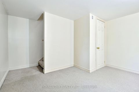 Photo 21 at 84 St Claire Avenue, Nepean (Meadowlands/St. Claire Gardens), Ottawa