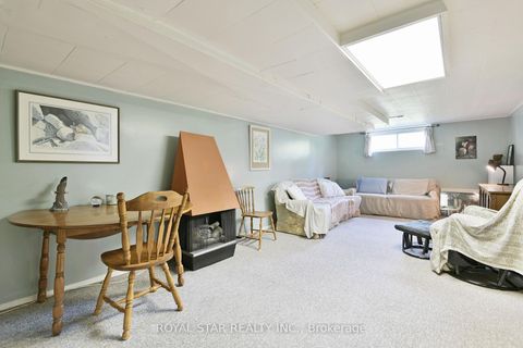 Photo 22 at 84 St Claire Avenue, Nepean (Meadowlands/St. Claire Gardens), Ottawa