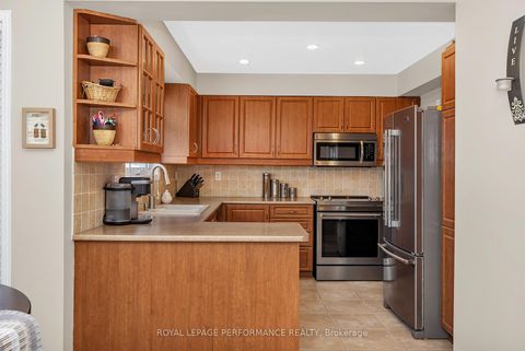 Photo 14 at 1391 Mountainside Crescent E, Bilberry Creek/Queenswood Heights, Orleans