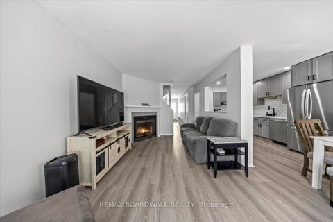 Photo 5 at 294 Valade Crescent, Fallingbrook/Pineridge, Orleans