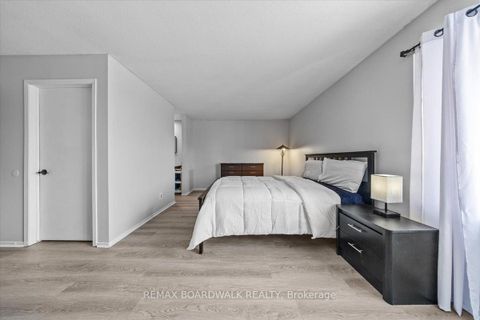 Photo 17 at 294 Valade Crescent, Fallingbrook/Pineridge, Orleans