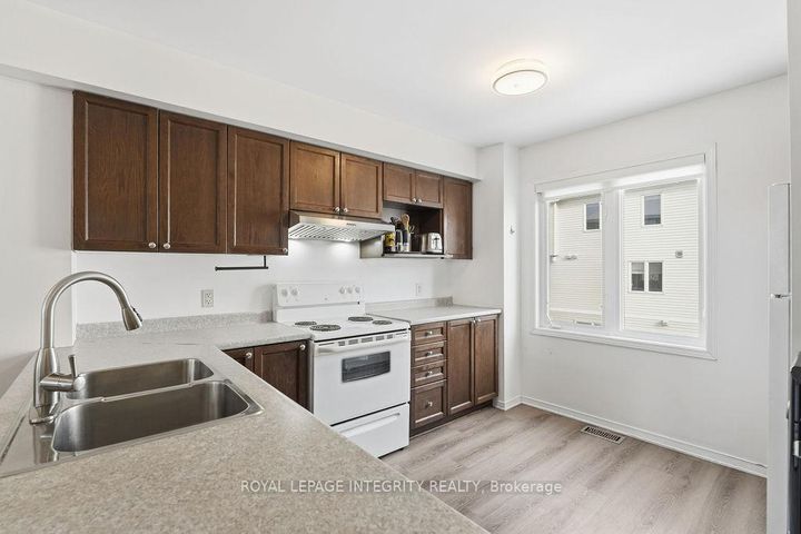 Photo 9 at 404 Sadar Private, Nepean (Cedargrove/Fraserdale), Ottawa