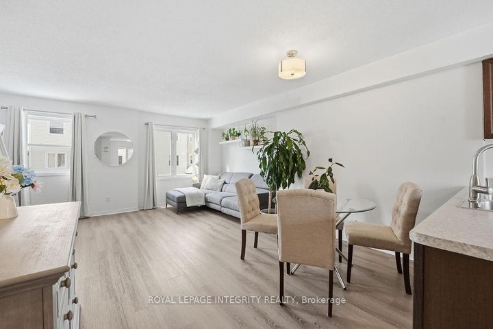 Photo 12 at 404 Sadar Private, Nepean (Cedargrove/Fraserdale), Ottawa