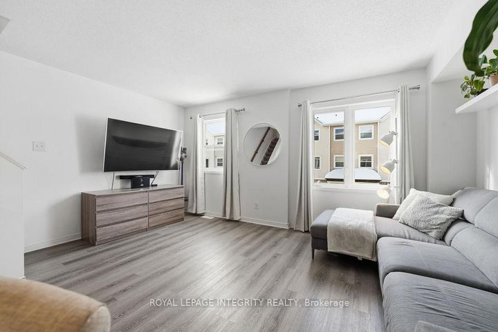 Photo 13 at 404 Sadar Private, Nepean (Cedargrove/Fraserdale), Ottawa