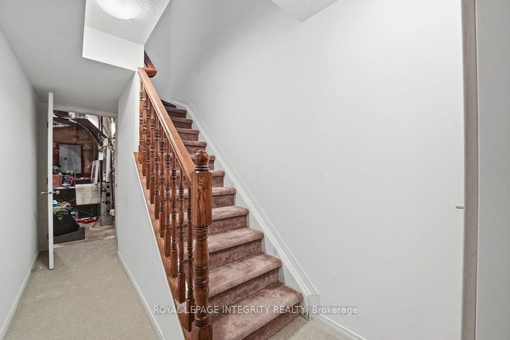 Photo 26 at 404 Sadar Private, Nepean (Cedargrove/Fraserdale), Ottawa