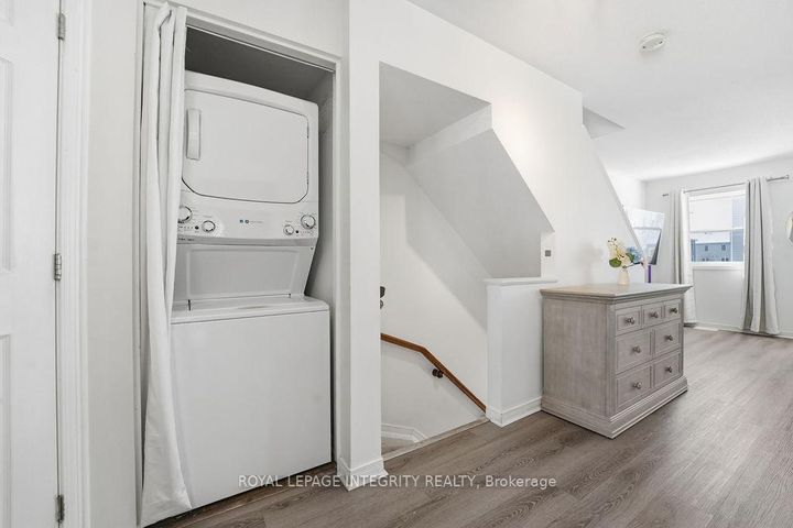 Photo 28 at 404 Sadar Private, Nepean (Cedargrove/Fraserdale), Ottawa