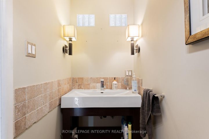 Photo 11 at 2061 Prince Of Wales Drive, Nepean (Rideau Heights/Rideau River), Ottawa