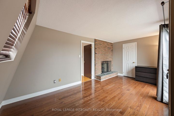 Photo 12 at 2061 Prince Of Wales Drive, Nepean (Rideau Heights/Rideau River), Ottawa