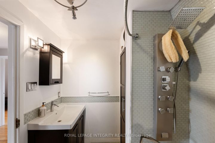 Photo 15 at 2061 Prince Of Wales Drive, Nepean (Rideau Heights/Rideau River), Ottawa