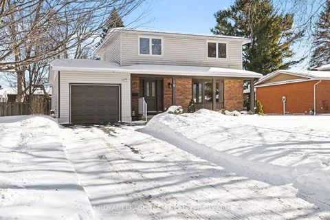 Photo 1 at 19 Chanonhouse Drive, Richmond, Stittsville