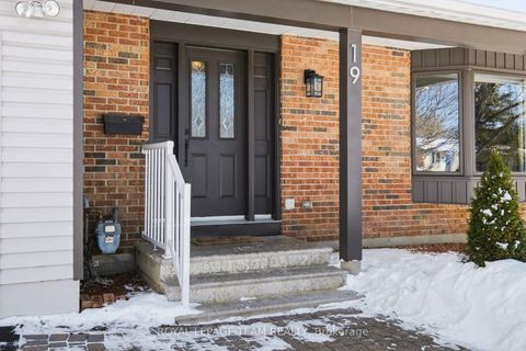 Photo 2 at 19 Chanonhouse Drive, Richmond, Stittsville