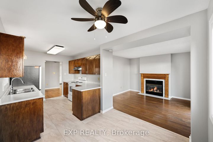 Photo 6 at 32 Peacock Crescent, Nepean (Cedargrove/Fraserdale), Ottawa