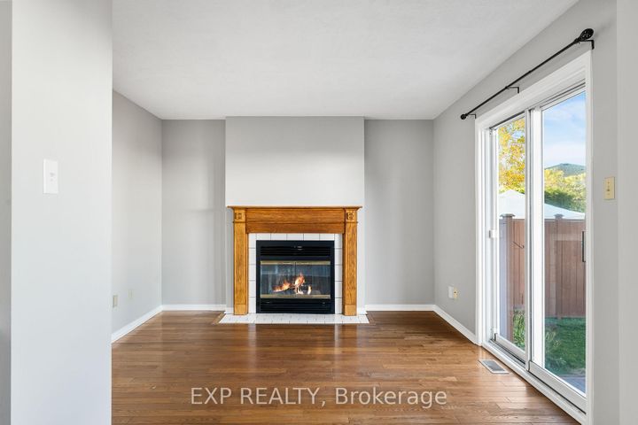 Photo 15 at 32 Peacock Crescent, Nepean (Cedargrove/Fraserdale), Ottawa