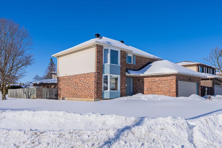 Photo 2 at 52 Thare Crescent, Nepean (Knollsbrook), Ottawa