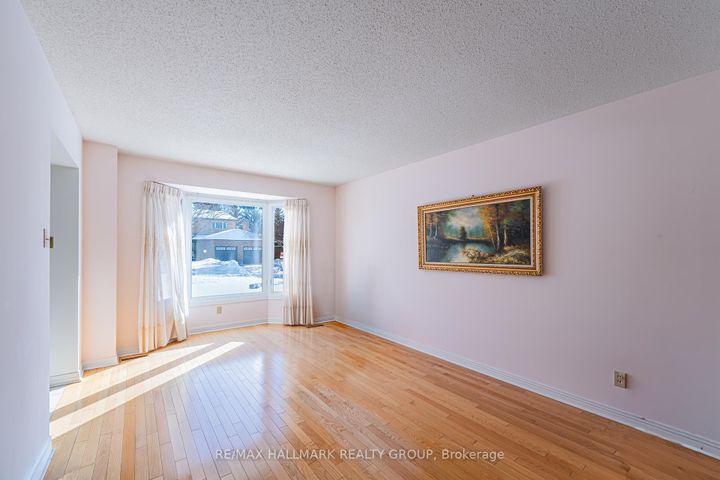 Photo 11 at 52 Thare Crescent, Nepean (Knollsbrook), Ottawa