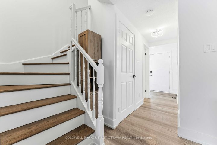 Photo 1 at 33 Monterey Drive, Nepean (Leslie Park), Ottawa