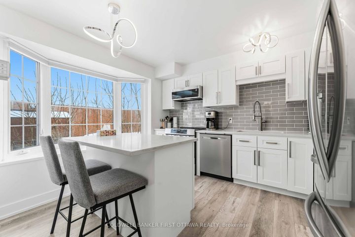 Photo 2 at 33 Monterey Drive, Nepean (Leslie Park), Ottawa