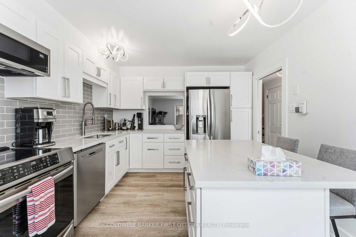 Photo 5 at 33 Monterey Drive, Nepean (Leslie Park), Ottawa