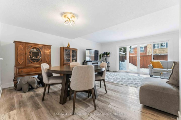 Photo 6 at 33 Monterey Drive, Nepean (Leslie Park), Ottawa