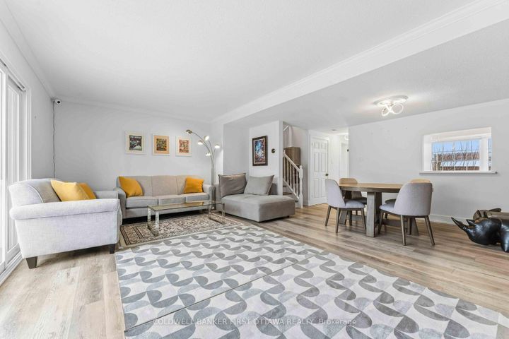 Photo 11 at 33 Monterey Drive, Nepean (Leslie Park), Ottawa