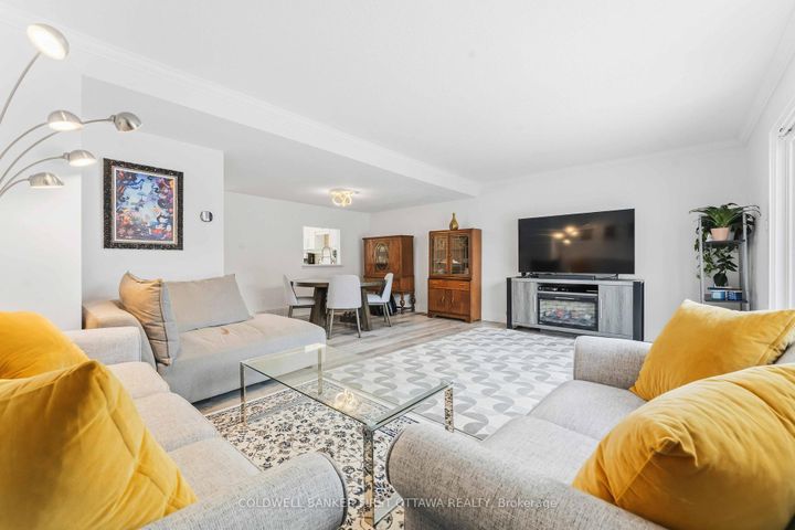 Photo 12 at 33 Monterey Drive, Nepean (Leslie Park), Ottawa
