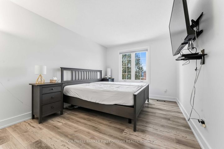 Photo 14 at 33 Monterey Drive, Nepean (Leslie Park), Ottawa