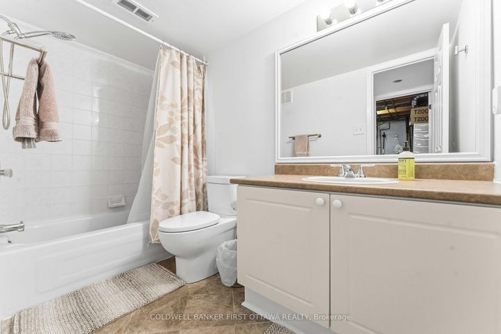 Photo 22 at 33 Monterey Drive, Nepean (Leslie Park), Ottawa