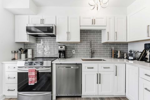 Photo 4 at 33 Monterey Drive, Nepean (Leslie Park), Ottawa