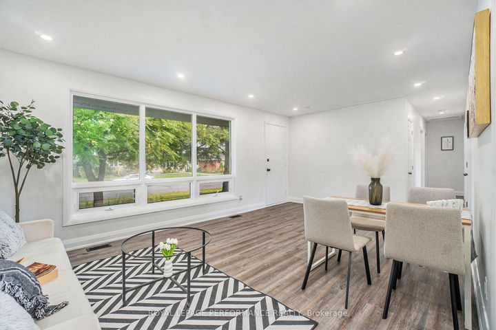 Photo 5 at 26 Majestic Drive, Nepean (Manordale), Ottawa