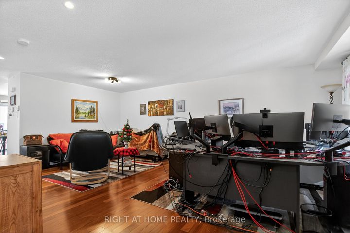 Photo 2 at 307 VENTANNA Way, Nepean (Strandherd), Ottawa
