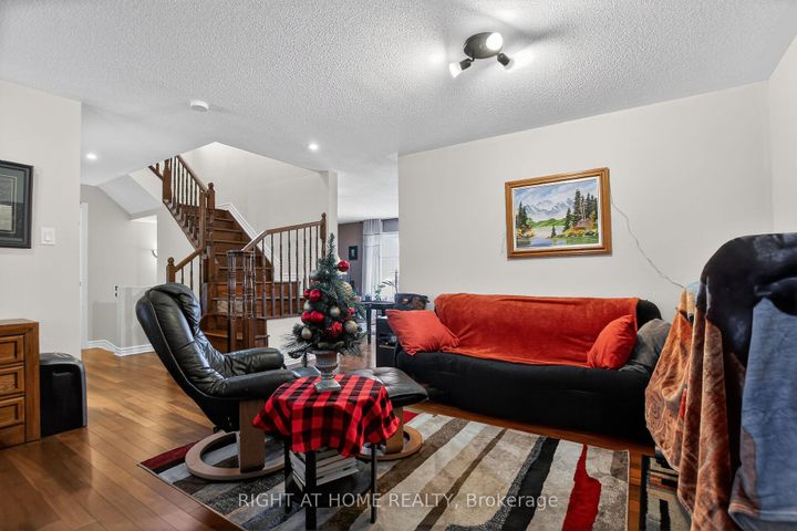 Photo 5 at 307 VENTANNA Way, Nepean (Strandherd), Ottawa
