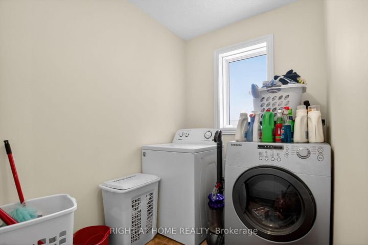 Photo 8 at 307 VENTANNA Way, Nepean (Strandherd), Ottawa