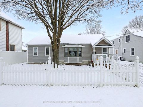 Photo 2 at 63 Wilson Street E, Perth