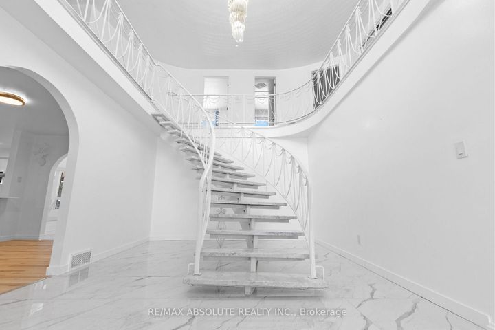 Photo 3 at 1444 Normandy Crescent, Nepean (Carleton Heights), Ottawa