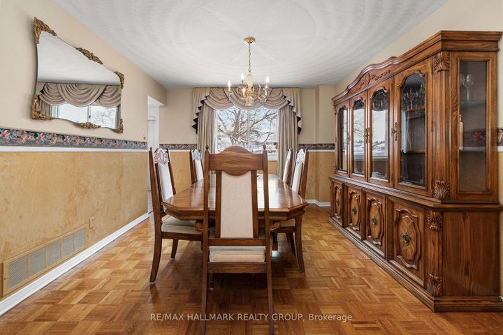 Photo 7 at 944 Greenbriar Avenue, Nepean (Carleton Heights), Ottawa