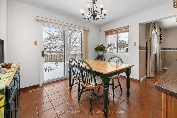 Photo 10 at 944 Greenbriar Avenue, Nepean (Carleton Heights), Ottawa