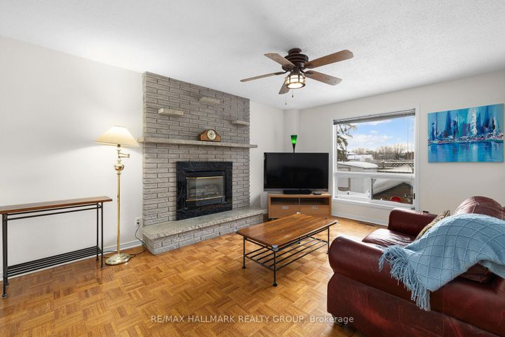 Photo 11 at 944 Greenbriar Avenue, Nepean (Carleton Heights), Ottawa