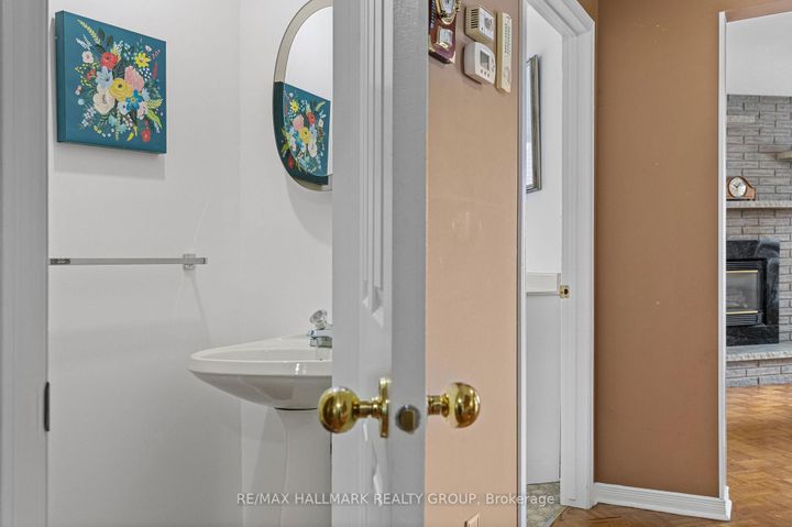 Photo 12 at 944 Greenbriar Avenue, Nepean (Carleton Heights), Ottawa