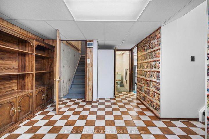 Photo 30 at 944 Greenbriar Avenue, Nepean (Carleton Heights), Ottawa