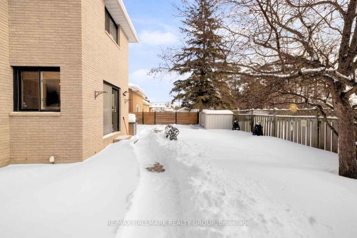 Photo 36 at 944 Greenbriar Avenue, Nepean (Carleton Heights), Ottawa