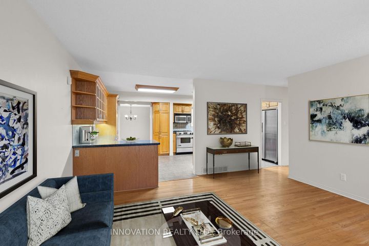 Photo 7 at 30 Oakview Avenue, Nepean (Meadowlands/Crestview), Ottawa