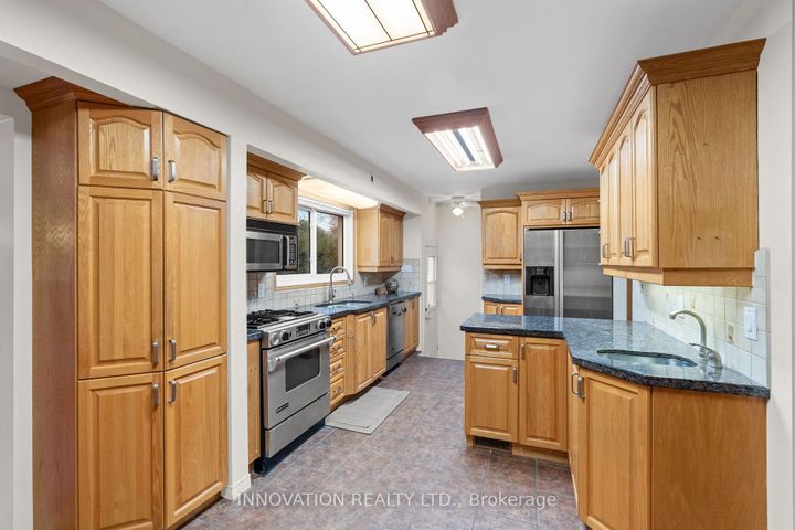 Photo 9 at 30 Oakview Avenue, Nepean (Meadowlands/Crestview), Ottawa